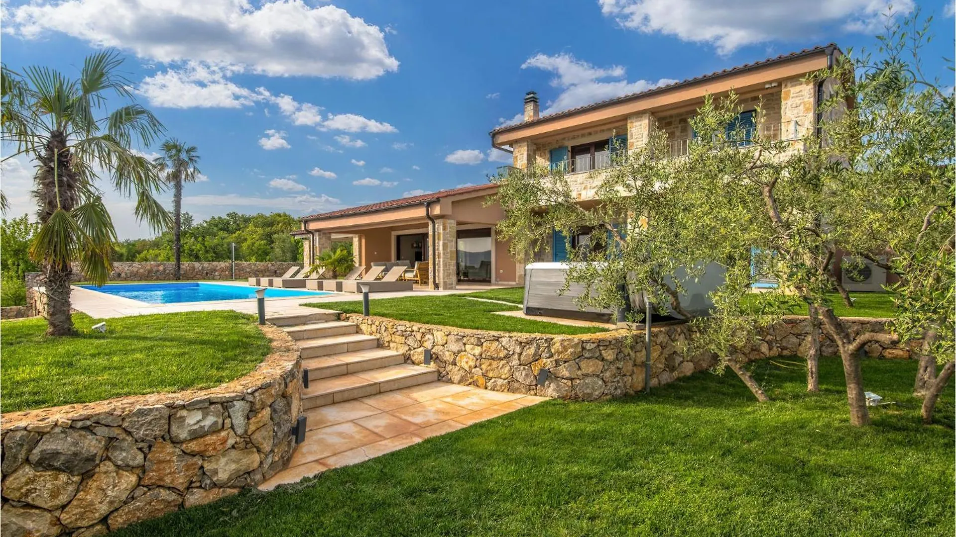 Beautiful Home In Linardici With Kitchen Holiday home